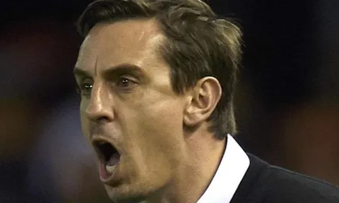 Gary Neville: "Tôi không tin hắn ta nên ở lại Man Utd nữa"