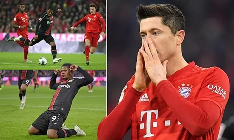 'Gáy' quá sớm, Lewandowski bị đối thủ lôi ra làm trò đùa