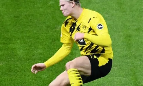 GĐTT Dortmund làm rõ tương lai của 'Cậu bé vàng'