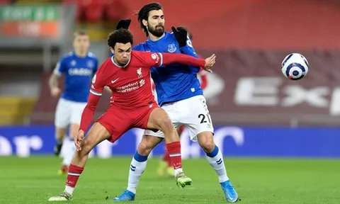'Máy tạt' Liverpool tụt dốc khó tin, Gerrard liền phản đối HLV Tam Sư