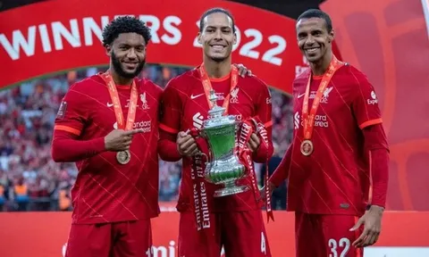 Gerrard đặt thẻ ưu tiên chuyển nhượng với hậu bối ở Liverpool