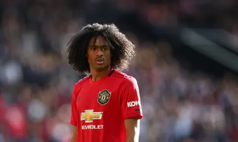 Man Utd dùng bao tải tiền để giữ chân người bị chê có "IQ = 0"