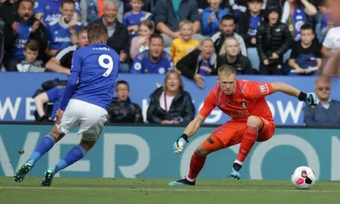 Chơi xuất sắc, Ramsdale vẫn ngán một tiền đạo ở Premier League