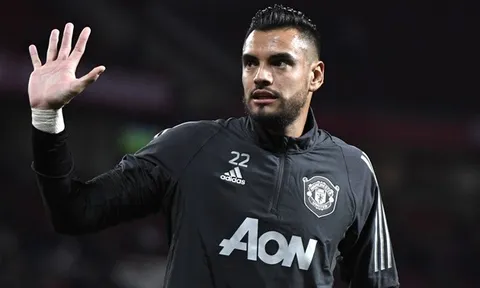 Củng cố hàng thủ, Arsenal liên hệ cựu sao Man Utd