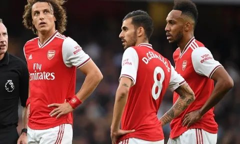 Martin Keown lý giải nguyên nhân khiến Luiz và Ceballos đánh nhau