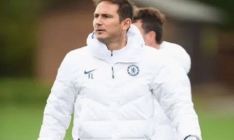 'Bom tấn' 64 triệu euro tỏa sáng, Lampard có cử chỉ đặc biệt trên sân tập