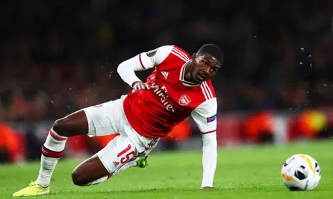 "Cẩu thả và lười biếng, cậu ta đang lãng phí tài năng tại Arsenal"