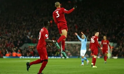 Vì sao Van Dijk không ăn mừng khi Fabinho nã đại bác vào lưới Man City?