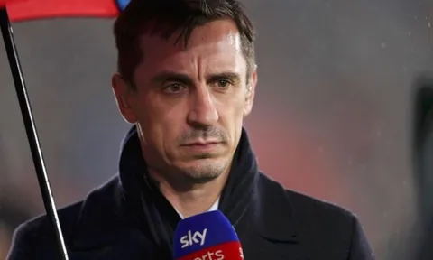 Neville: "Man Utd cần mua thêm 4 hoặc 5 cầu thủ nữa"