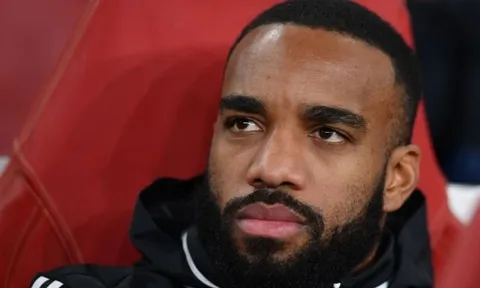 Thua đau, Emery tiết lộ lý do không tung Lacazette và Pepe vào sân