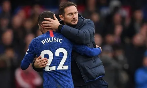 Scholes "dội gáo nước lạnh" vào tham vọng vô địch của Chelsea