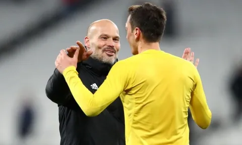 "Nếu Arsenal cần sáng tạo, cái chân trái của Ozil rất tuyệt vời"