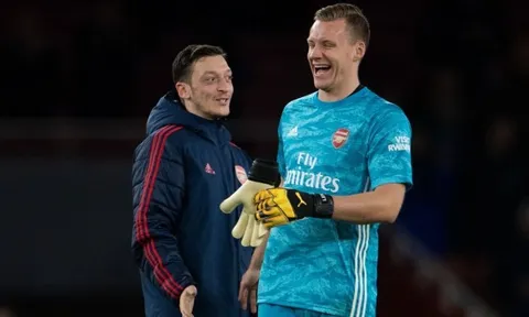 Đồng đội tiết lộ thái độ không tưởng của Mesut Ozil ở Arsenal