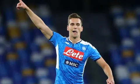 Tottenham, Everton nhận tin vui từ "kẻ bị cô lập" ở Napoli