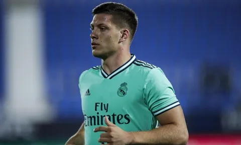 Lộ phản ứng của Luka Jovic ngay khi được Man Utd liên hệ