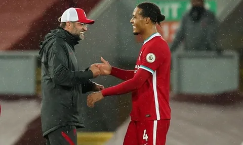 Vì Van Dijk, Jurgen Klopp đáp trả huyền thoại Liverpool