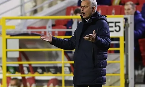 Tottenham ngã ngựa, Mourinho lập tức gửi thông điệp "lạ" đến các cầu thủ