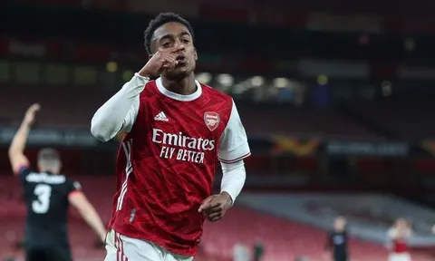 Sao Arsenal cứ ra sân là ghi bàn, Steve Bruce thừa nhận quá đỉnh