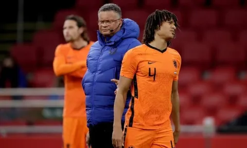 Man City vỡ vụn, Pep nhận tin xấu từ "đá tảng" Hà Lan