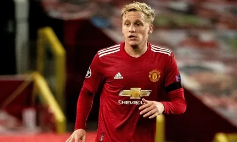 Tỏa sáng trước Istanbul, Van de Beek tái hiện hình ảnh "trò cưng của Sir Alex"