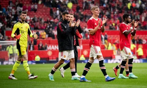 Quyết định kỳ lạ của Man Utd trên TTCN