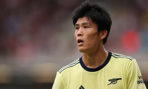 CĐV Tottenham mê mẩn một ngôi sao Arsenal