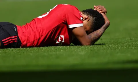 "Như một gánh xiếc, Man Utd đừng mơ top 4"