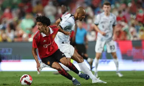 Hạ Liverpool, Zidane Iqbal gửi lời nhắn đến Ten Hag
