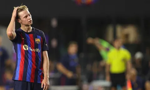 Xavi đang ép De Jong rời Barca