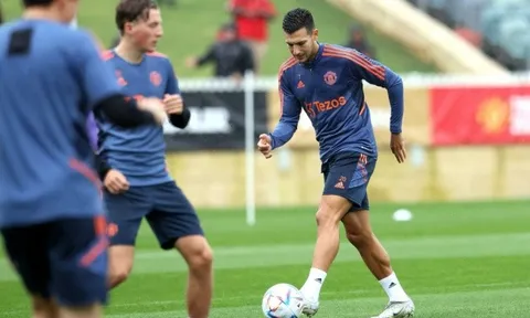 'Tàn dư của Mourinho' từ chối 3 ông lớn để tỏa sáng tại M.U