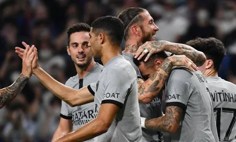 Neymar ăn vạ thô thiển trong trận giao hữu ở Nhật