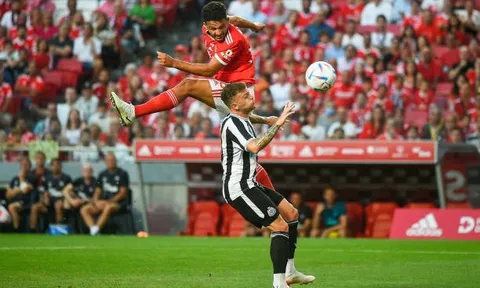 Sao Newcastle thừa nhận đã được Man Utd quan tâm