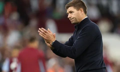 Gerrard nổi giận với trọng tài trận Man City