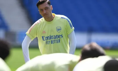 Ozil liên tục vắng mặt, Arteta nói thẳng lý do