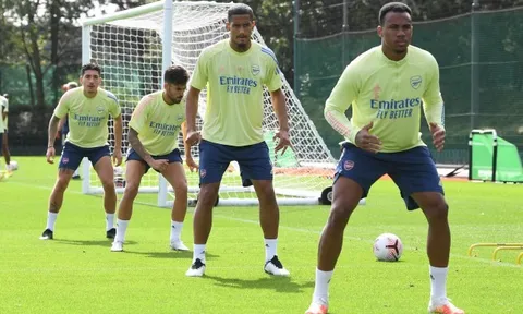 Owen Hargreaves cảnh báo CĐV Arsenal về 2 cái tên nơi hàng thủ
