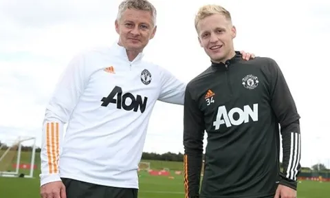 Bị Solsa cho ra rìa, Van de Beek phản ứng khó tin