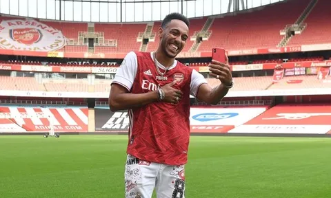 Edu Gaspar phản ứng ra sao khi Aubameyang gia hạn với Arsenal?