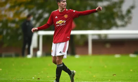 Sau Greenwood, Man Utd lại phát hiện thêm một "sát thủ tuổi teen"