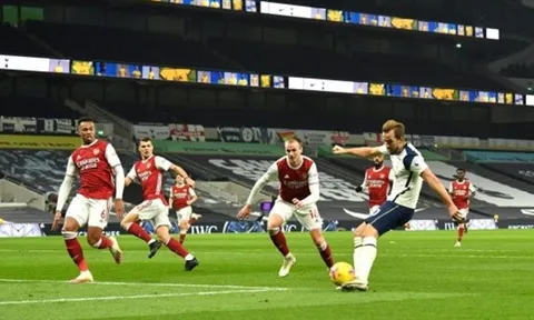 Tony Adams: "Đó là vị trí Arsenal bị khai thác nhiều nhất"