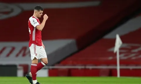 CĐV Arsenal: "Tôi rất vui với thẻ đỏ của Xhaka"