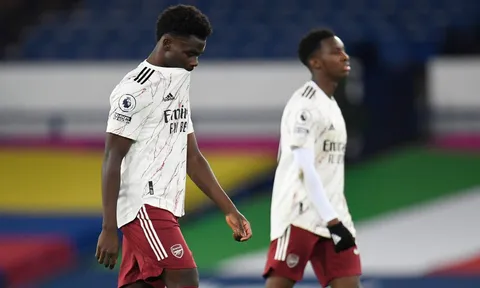 "Quá nghiêm trọng, Arsenal giờ rơi vào cuộc chiến trụ hạng"