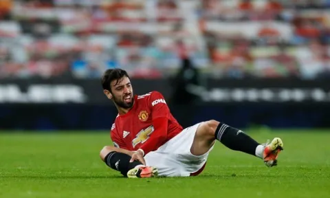 Bruno Fernandes: "Ai đó suýt đã làm gãy mắt cá chân của tôi!"