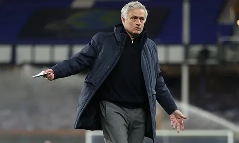 Cựu HLV Chelsea chuẩn bị ngồi vào "ghế nóng" tại Tottenham