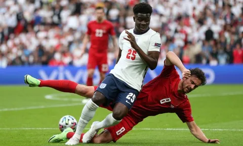 Rõ lý do Saka thay Sancho đá chính