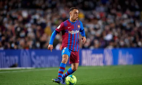 Barca ra giá bán đứt hậu vệ 21 tuổi cho Chelsea