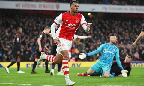 "Arsenal sẽ thật ngu ngốc nếu bán đi cậu ấy"
