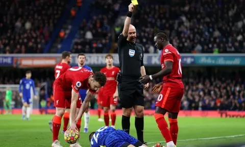 Phản ứng của Tuchel khi Mane không bị đuổi khỏi sân