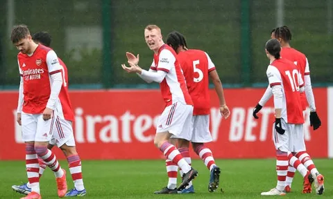 Arsenal ký hợp đồng mới với trung vệ 1m96