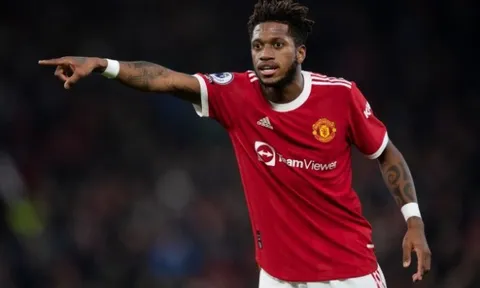 Fred chỉ thẳng những cầu thủ không nên khoác áo Man Utd