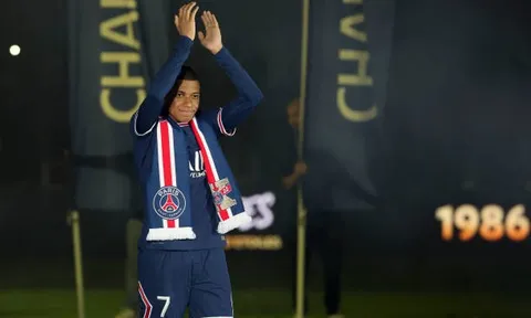 Màn trình diễn đỉnh cao của Mbappe sau khi gia hạn